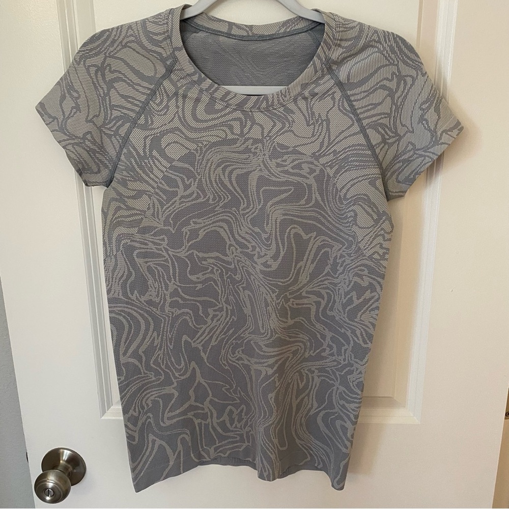 Lululemon Women’s 6 Gray Marble Short Sleeve Swiftly Tech 2.0